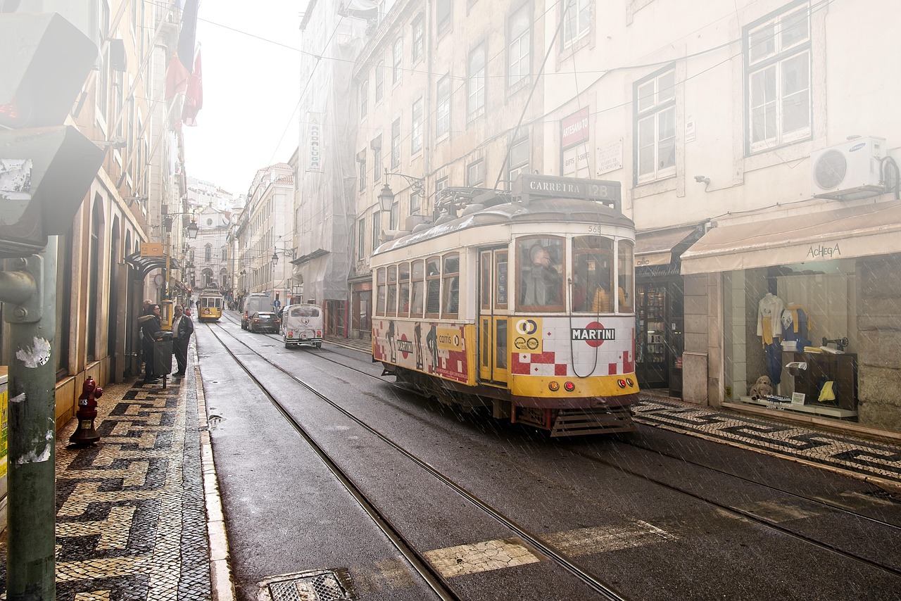 Lisbon, portugal, streetlife — Are casinos in trouble due to the rise of online gaming?