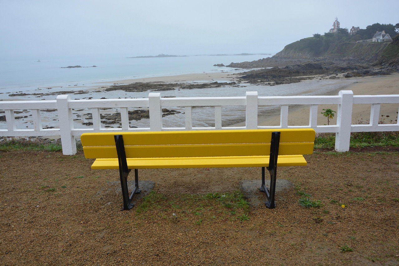 Bench, panoramic, bench yellow public — Common vulnerabilities in IT security and how to defend against them