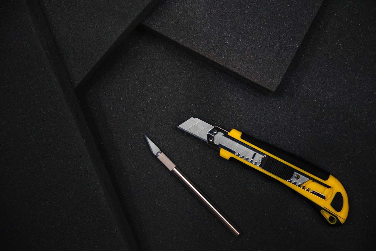 Knife, tools, cutting — Discover the Best Thermostatic Showers of 2024