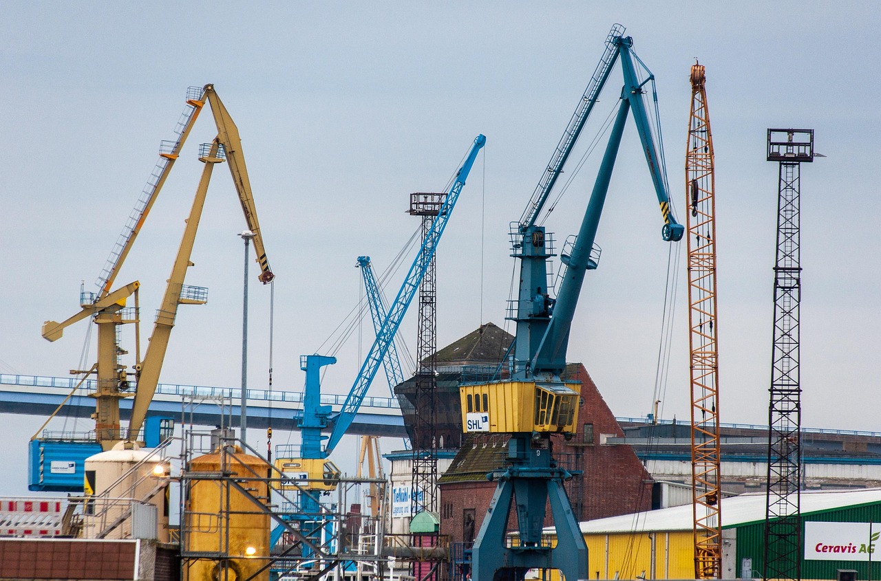 Cranes, industry, crane system — How Metatrader 4 Webtrader Provides Browser-Based Trading with Real-Time Charts and Analytic
