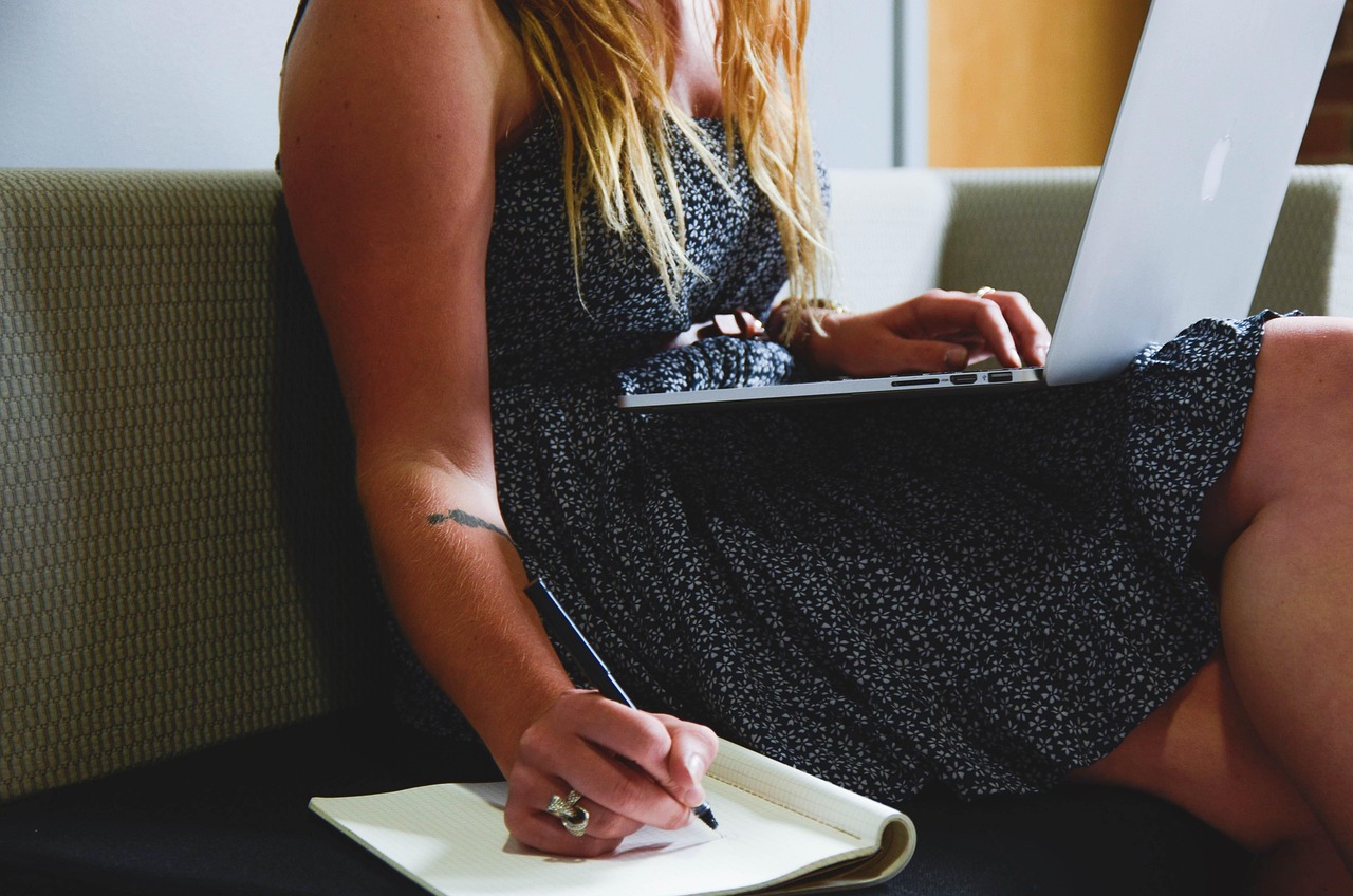 Entrepreneur, startup, woman — How Modern Trading Platforms for Forex Support Analytical and Automated Strategies